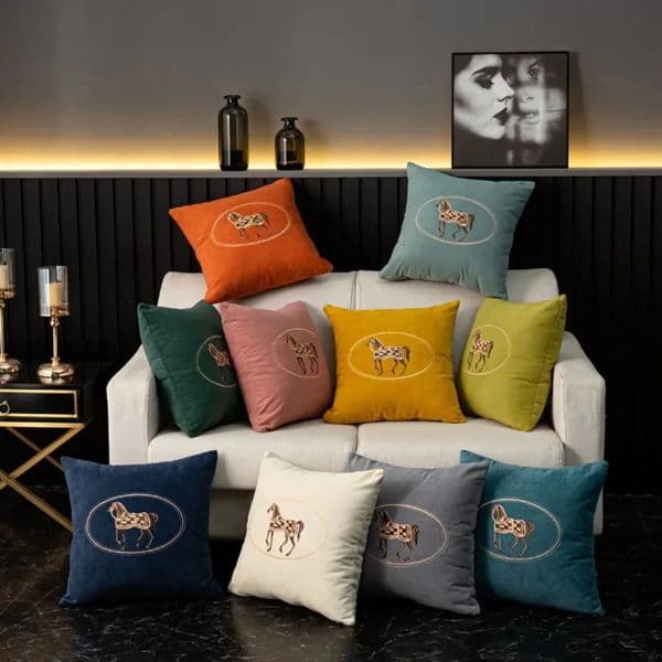 Handembroidered Cushion Cover Horse Pattern Hug Pillowcase Sofa Home Office Living Room Car Pillow 4545cm 240521