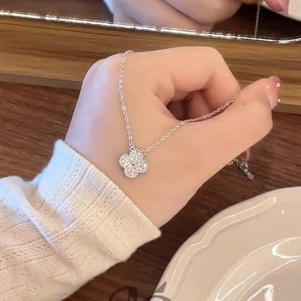 Exquisite Light High-End S Pure Sier Four-Leaf Clover Necklace Elegant Fashion Collarbone Chain Same Style