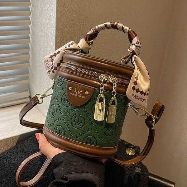 New High Quality Small Bag Women Autumn Winter Niche Design Crossbody Bag Popular Womens Portable Bucket Bags with Ribbons Z251009