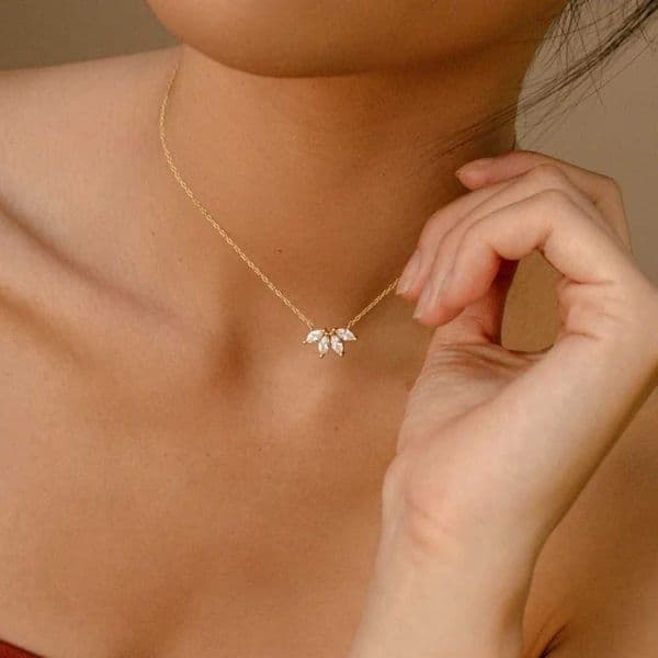 Fish Tail Flower Zircon Necklace Fashion Crystal Collaone Chain For Women Tren Copper Jewelry Elegant Simple AccoriesXJ250912