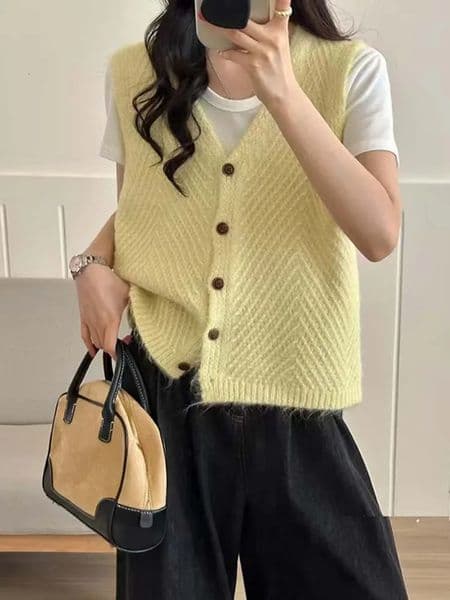 Sweater Vest For Women Autumn 2025 Fashionable Korean Style V Neck Single Button Knitted Sweaters Outwear Tops 250930