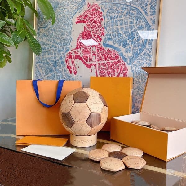 Luxury Home Desktop Decoration Ornaments Designer Classic Old Flower Letter Engraving Football Wooden Splicing Soccer Ball Solid Wood Circular Base 12545