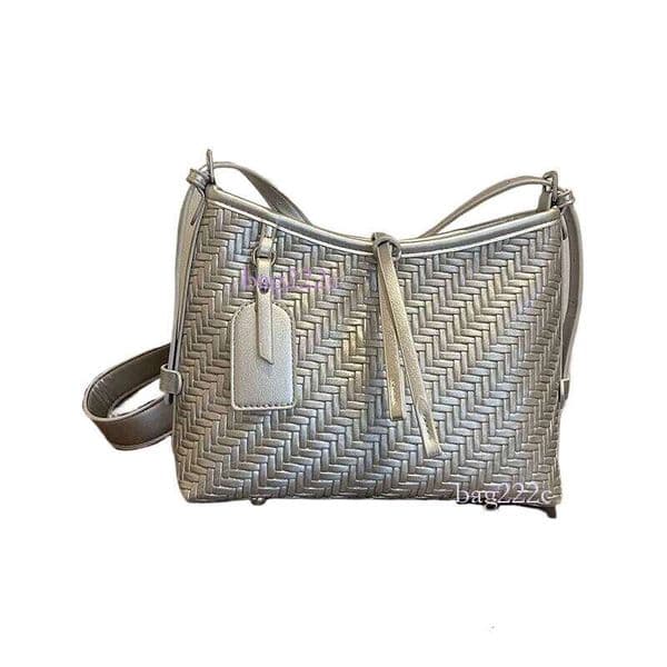 Famous Trends Crossbody Classic Designer Handbag Style Women's Zipper Shoulder Bag