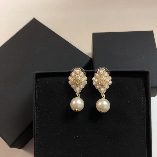 stud High-end pearl pendants, stud earrings, high-quality designer pearl earrings, wedding gifts and jewelry for women jewelry