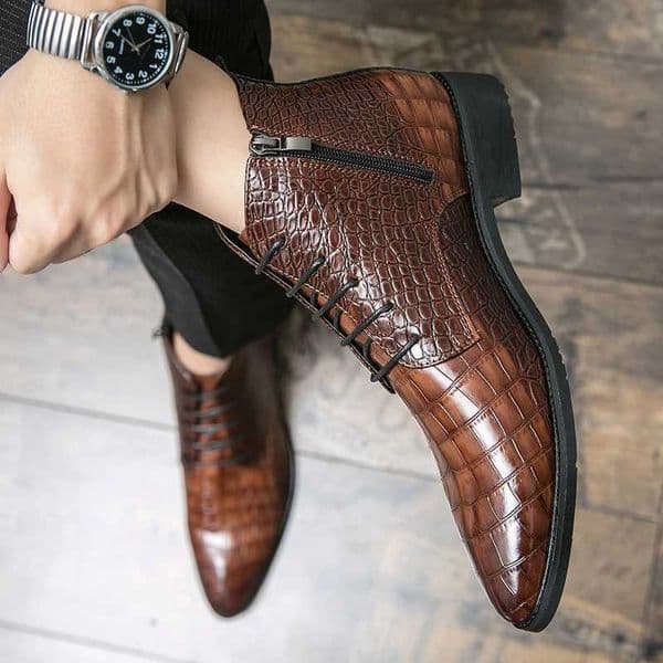 High Quality Low Heeled Lace Up Brown Chelsea Mens Boots Business Leather Men Designer Boots Fashion Casual Pointed Cowboy Boots T251010