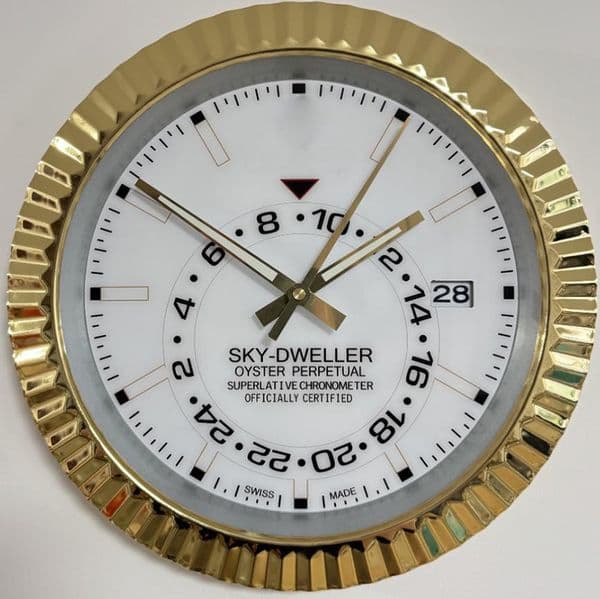 NEW ARRIVAL 135 inch Modern Design Wall Clock Luxury Golden Bezel Wall Watch Metal Art Housewarming Gift For Friend Office Decor horloge rale W251210 Y260310