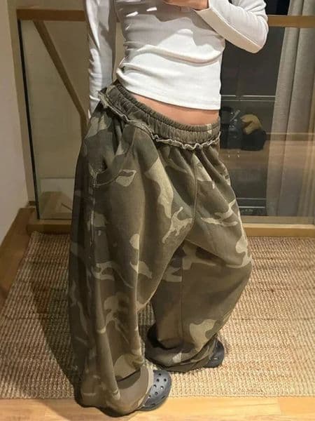 Army Green Camouflage Loose Sweatpants Stylish Street Straight Leg Sweatpants Harajuku Style Hip Hop Y2k Pants Streetwear 251011