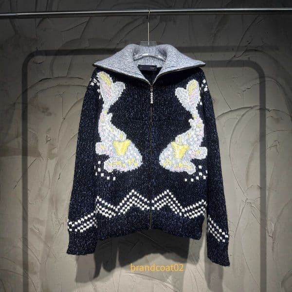 2025 Luxurious designer sweater jacket with stand-up collar Carp Jacquard Pattern Cardigan Zipper Knitted Sweater Jacket for Men and Women