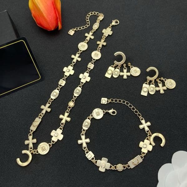 Jewelry Set Necklace Earrings Bracelet Brooch Designer Jewelry Classic 18K Gold-plated Jewelry Set High Quality Multiple Options Christmas Gift