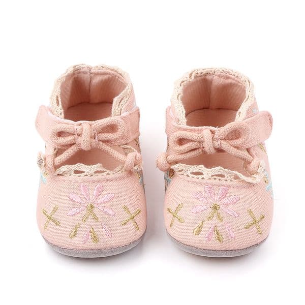 Newborn Shoes Baby Cribs Shoes Flower Embroidery Infant Shoes Umshop Non-slip First Walkers Sizes 0-18M U01076