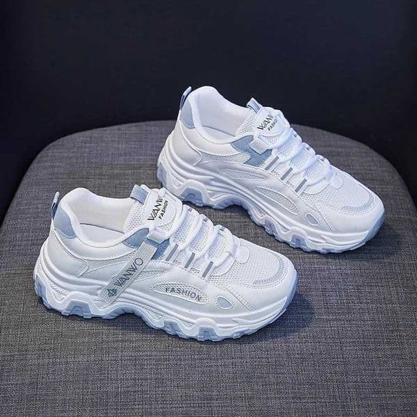 2025 New Korean Womens Sneakers Teenage Student Thick soled Height Increasing Fashion Versatile Casual Sports Running Shoes Z251013