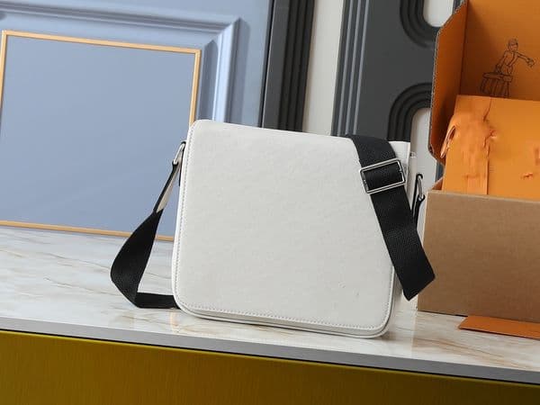 M30850 Designer crossbody bag shoulder Bag genuine leather messenger Bag Pochette Underarm bag women's Bag Men's Bag Makeup bag M30851