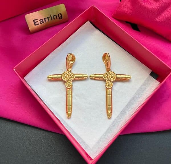 New Designed Classic ear finger cross EARRINGS gold-plated brass earring Designer Jewelry Schiaparelli-08890