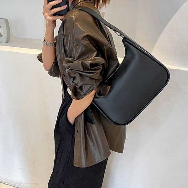 Chic Feminine Armpit Bag Crafted from Luxurious Soft Material
