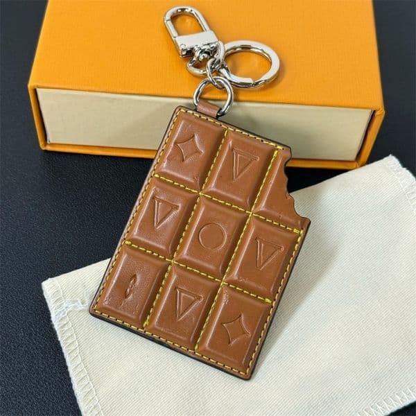 Designer Keychains Burger Donut Lanyard Character Keychain Fashion Chocolate Floral Pattern Handmade Leather Hanging Rope Men Keychain Women Headphone Keychain