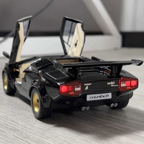 124 Countach LP500S Sideswipe Supercar Alloy Metal Diecast Model Car Home Trendy Toys Collectibles Ornament Holiday Present Boy W251016