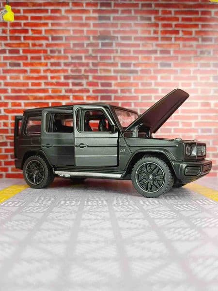 rastar 1:32 Mercedes G63 Alloy Car Model doors and hood trunk can open suitable for collection and can be given as a gift T251016