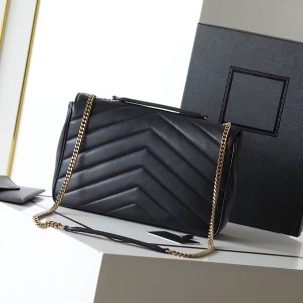 12a The new sheepskin designer shoulder tote version of the premium original single is equipped with detachable card bag and a pocket makeup mirror