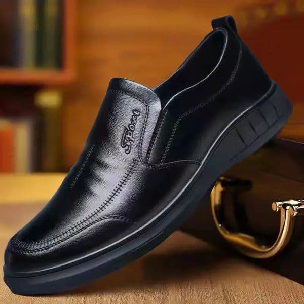 Classic Mens Leather Shoes Black Soft Bottom Anti Slip and Breath Shoes Lowtop Business Casual Loafers Formal Mens Shoes 251010