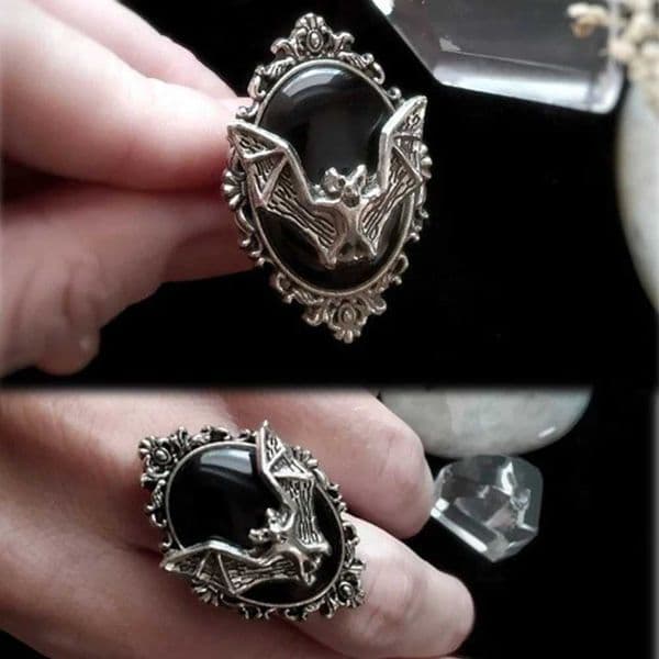 New Halloween Black Bat Ring Gothic Witch Ring Bat Cameo Adjustable Ring Women Men Party Jewelry Festival Gift Z251017