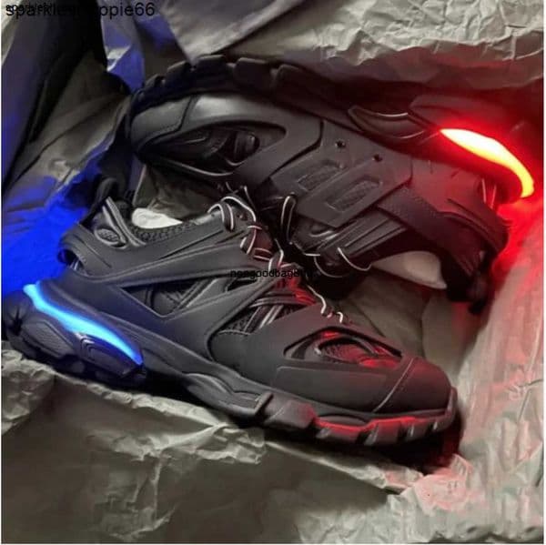 2025 Track LED Sneaker shoes track 3 30 Designer Shoes Men Women Triple white black leather trainers sports Tracks Jogging Walking ptxwfjqi