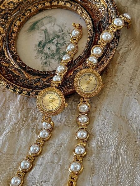 1 Piece of Gold French Fashion and Elegant Womens Pearl Strap Womens Quartz Watch Retro Bohemian Style 30m Waterproof Round Womens Quartz Watch Suitable for Da 251015