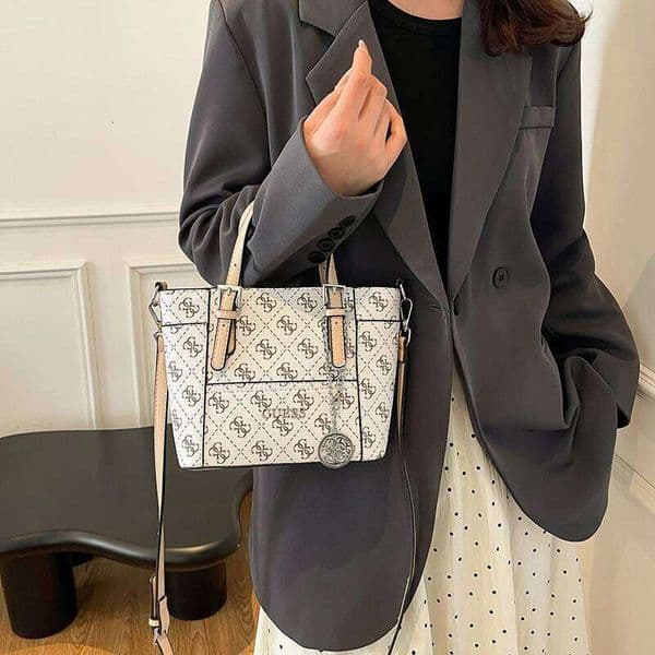 Chic Leather Crossbody Bag For Women Brand Shoulder Handbag Ladies Purse With Engraved Buckle