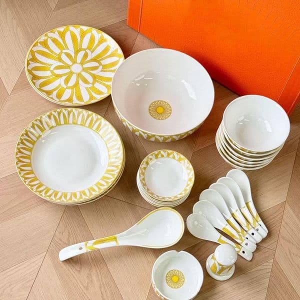 Exquisite High-grade High-temperature Bone China Bowls, Plates, Spoons, Ashtray, Toothpick Box, 28-head Tableware Set, Gift Box.