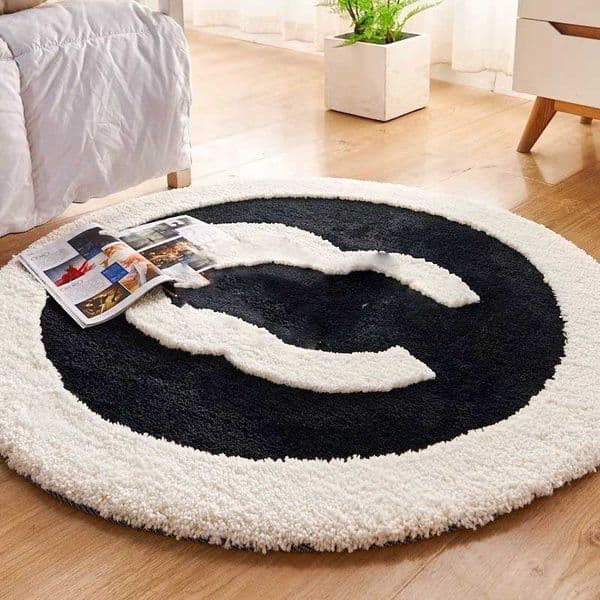 2026 New Designer Bedroom Rugs Flocking perfume Carpet Furry Cc Cha cologne High End Round Lounge Mats Ladies Room Chair Carpets Luxury Black Top Quality Ru Fre