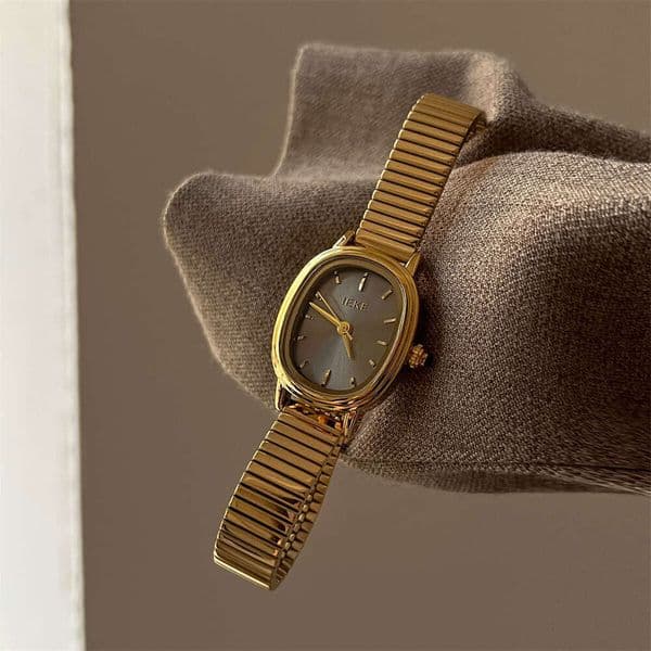 Designer gold Bracelet Watch Design for Women Student Junior Senior Niche High-end Elegant Wristwatch Live Streaming