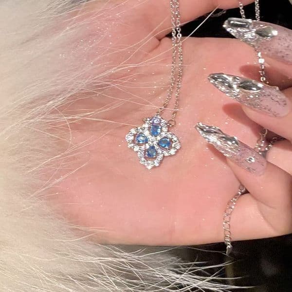 Super Shiny Full Dia Sea Blue Four-Leaf Clover Necklace for Women New Light Minimalist Style Niche Design High-End Clavicle Chain L260527