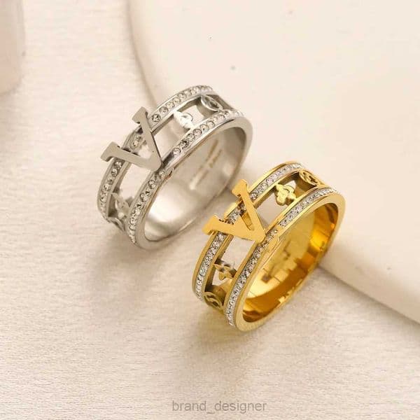 Women Girl Elegant Designer Branded Letter Band 18K Gold Silver Plated Crystal Stainless Steel Love Wedding Jewelry Access Ring Fine Carving Finger Rings