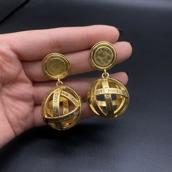 NEW Luxury Vintage Hollow gold ball letters surrounding earrings brass gold plating ear studs brooch Designer Jewelry E0016866