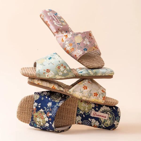 Chinese Style Linen Slippers for Women Breathable Summer House Shoes with AntiSlip TPR Sole Handmade Embroidery 251011