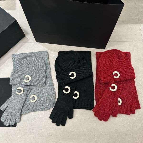 Classic Designer Hat Scarf Gloves Set for Women Thick Winter Knitted Hat Scarf Unisex Wool Blend Comfortable and Warm Daily Wear Couple Holiday Gift Various Styles