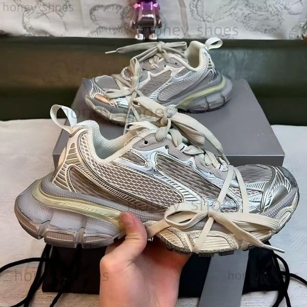 2025 Triple s womens mens designer shoes platform casual sneakers crystal bottoms vintage paris 17FW triples flat Clear Sole Loafers luxury sports trainers L22