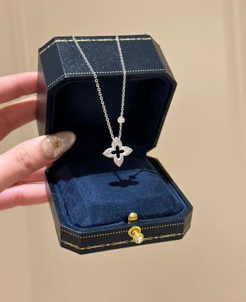 Designer necklace Zircon tassel full diamond hollow leaf clover necklace luxurious and high-end necklace for women free shipping