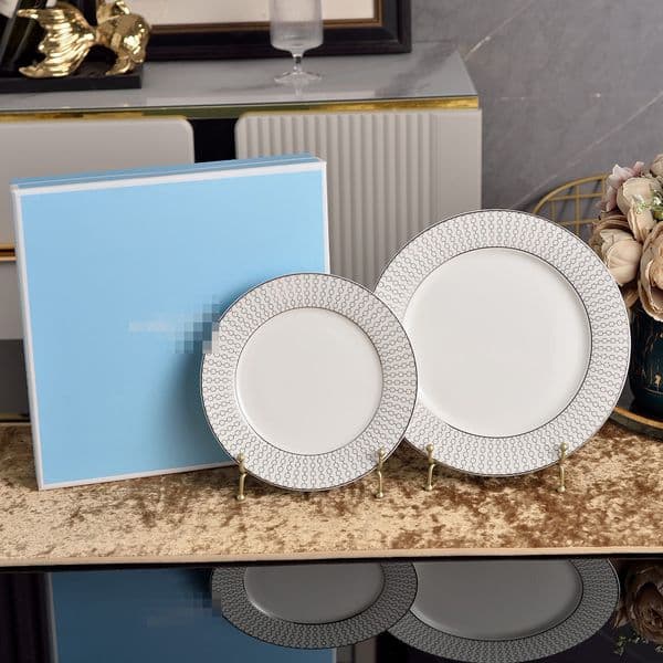 Elegant Bone China Dinnerware Set, Timeless Design for Formal and Casual Dining, Perfect for Weddings, Family Gatherings, and Luxury Home Decor