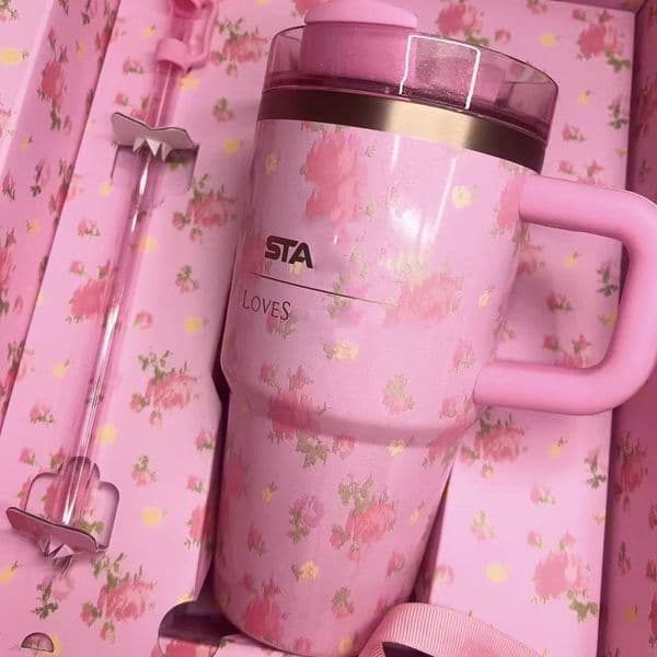 2026 Luxury Designer Decor Water Bottle perfume Various Styles Pink White Stainless Steel Room Mug Double Wall Vacuum With Straw Car Insulation Cold Beer cologn