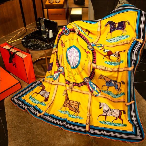 Designer Blanket Luxury Brand Skin-friendly and Soft Throw Imitation Fox Fur Blanket Multi-functional Blanket with Yellow Horse Pattern for Office /Bedroom/Travel