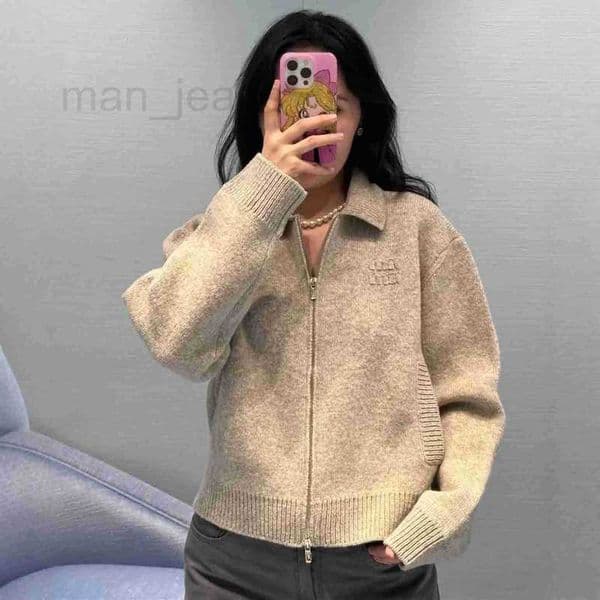 Men's Sweaters Designer Correct Version 2025 Autumn Winter New Original MIU Sheep Wool Cardigan Thin Knitted Sweater Jacket for Men and Women Z1LP