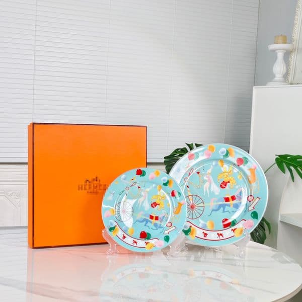 Luxury Bone China Dinner Plate Set, Exquisite Design for Elegant Dining, Ideal for Special Occasions, Weddings, and High-Quality Home Decor