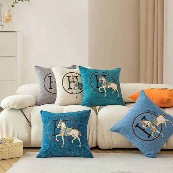 Chenille 45x45cm Throw Cushion Covers Pack of 1 Pcs Luxury Horse Embroidery Modern Style Couch Sofa Covers W251024