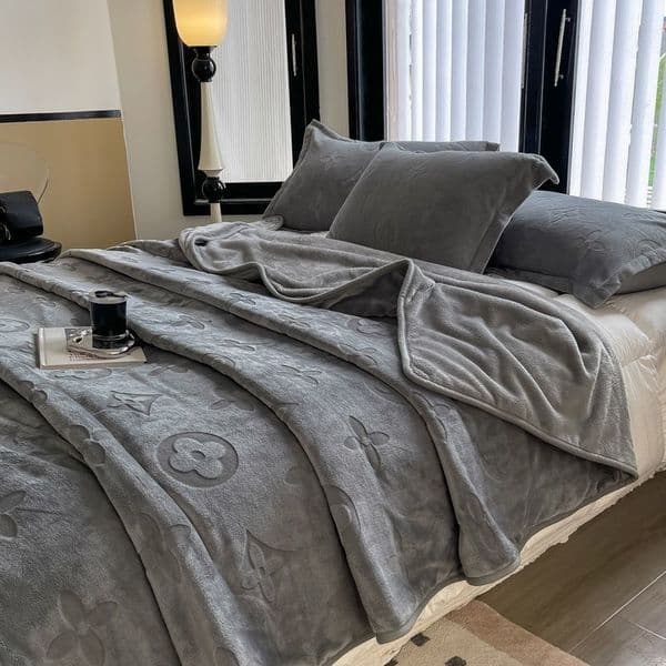 Install designer blanket, cashmere blanket, bedding, Christmas blanket, wool, soft home textile products, and winter blankets