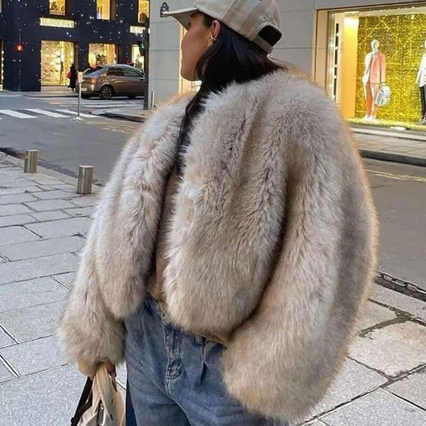 Iconic Street Fashion Week Luxury Brand Gardient Cropped Faux Fur Coat Women Winter 2025 Hot Cool Girls Fluffy Short Fur Jacket