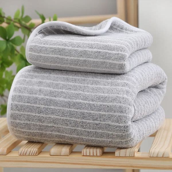 QuickDrying Towel Coral Fleece Towels Bath Towels Thickened Absorbent for Swimming Pool Sports Fitness Gift Towels 251028