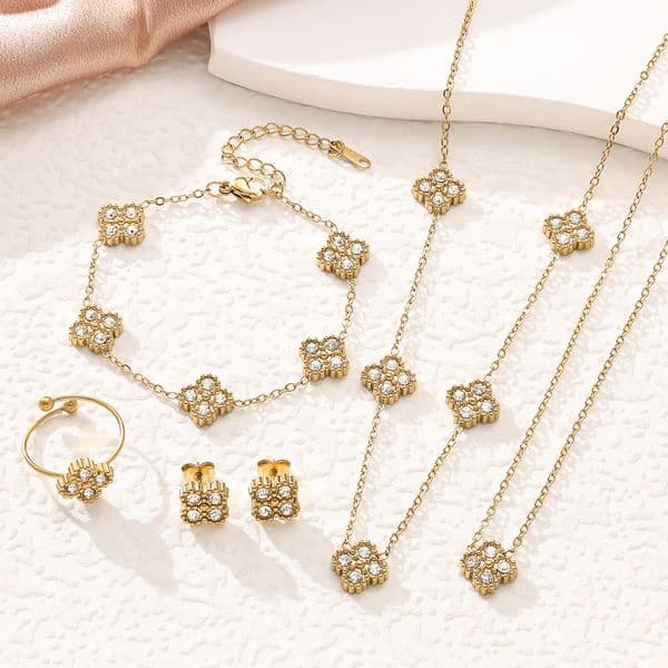 Gold Tone Fashion Retro Moissanite Chain Designer Bracelet For Women Four Leaf Clover Bracelet Luxury Jewelry No Fade Necklace Earrings Bracelet Ring Jewelry Set