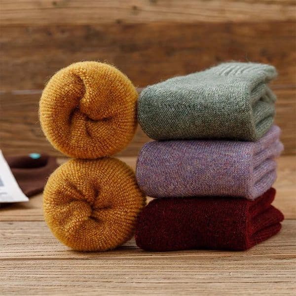 Winter Womens Thick Warm Merino Wool Socks Harajuku Retro Cold Resistant Fashion Casual Solid Color Cashmere Socks 5 Pair 251029