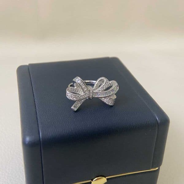 Precise version full-cut diamond bow ring for women, trendy Instagram fashion, stylish, unique, elegant, highly fashionable, versatile finger ring Z201030