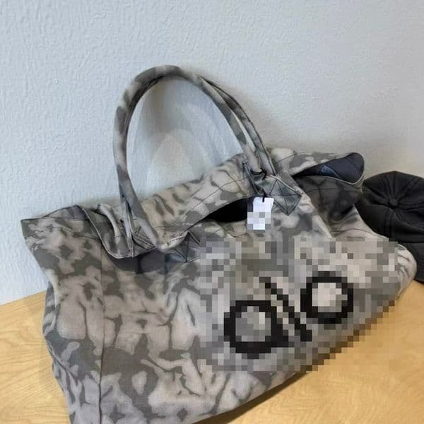 The New Yoga Tote Canvas Bag Has A Large Capacity
